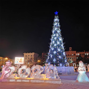 レーニン広場の巨大クリスマスツリー