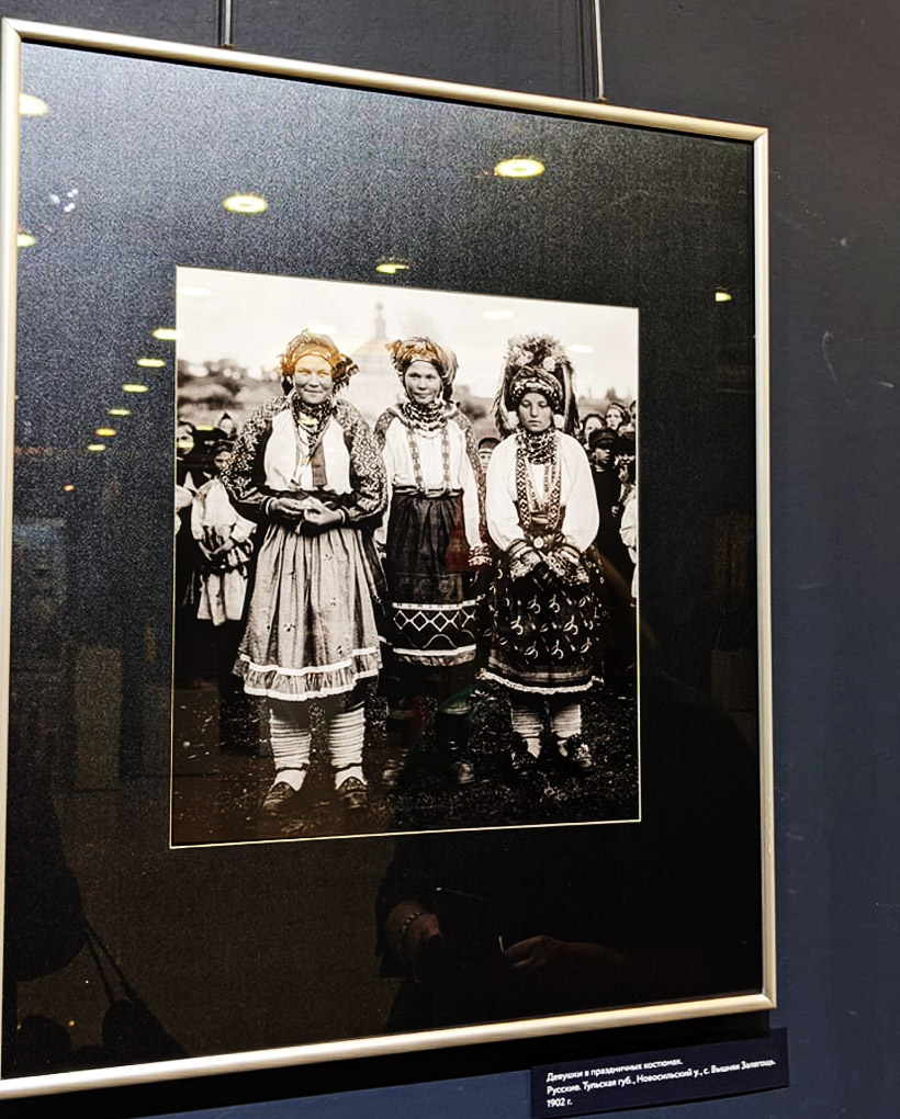 1902年にロシアで撮られた民族衣装の写真