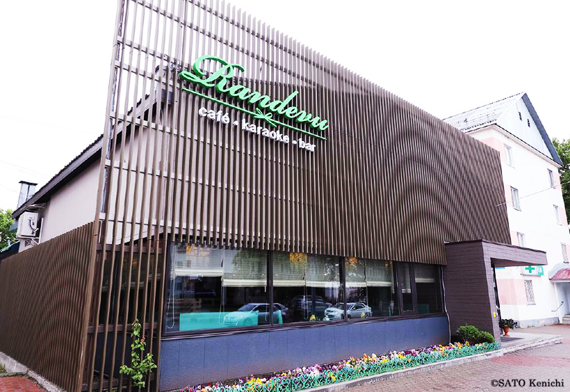 カフェスタイルのおしゃれな韓国料理店が「カフェ・ランデブー（Рандеву）」