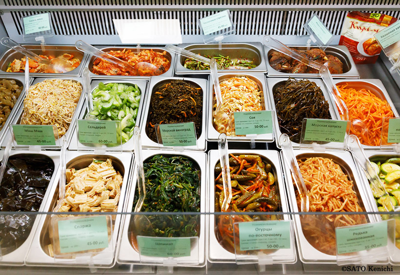 サハリンはコリア系住民も多いので、パンジャンと呼ばれる韓国惣菜も売られています