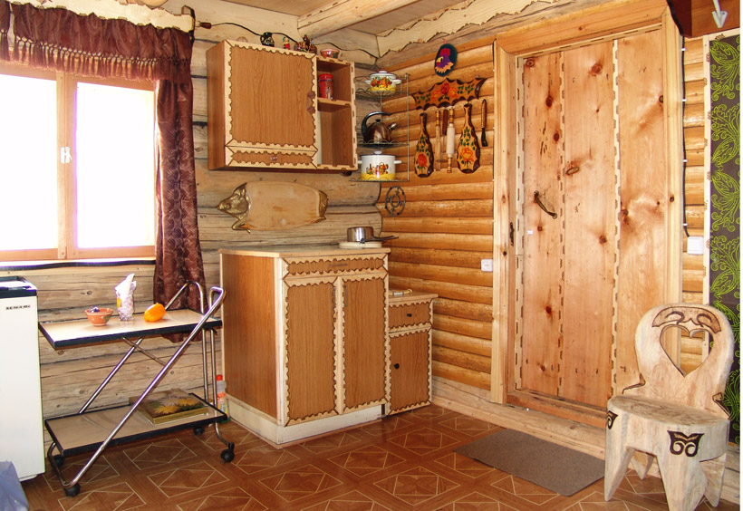 狩猟小屋のスタイルで建てられ、一つひとつのインテリアが特徴を持っています