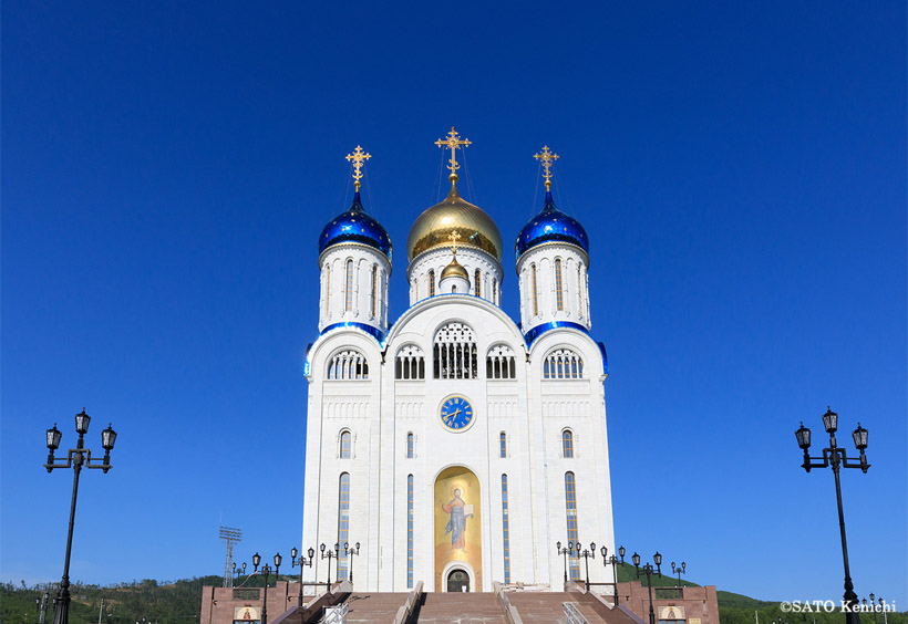 ユジノサハリンスクにはもうひとつ大きなロシア正教会があり、「カフェドラリニ・サボール・ロシュデストヴァ・フリストヴァ（降誕大聖堂）と呼ばれています。
